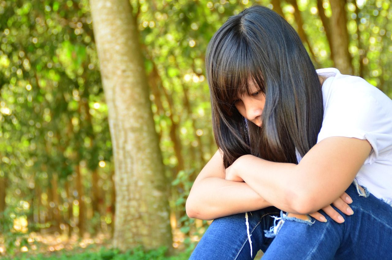 Женщина оставила 15-летнюю дочь с подругой и улетела на Бали: сломанная дружба, длившаяся 20 лет молодая женщина