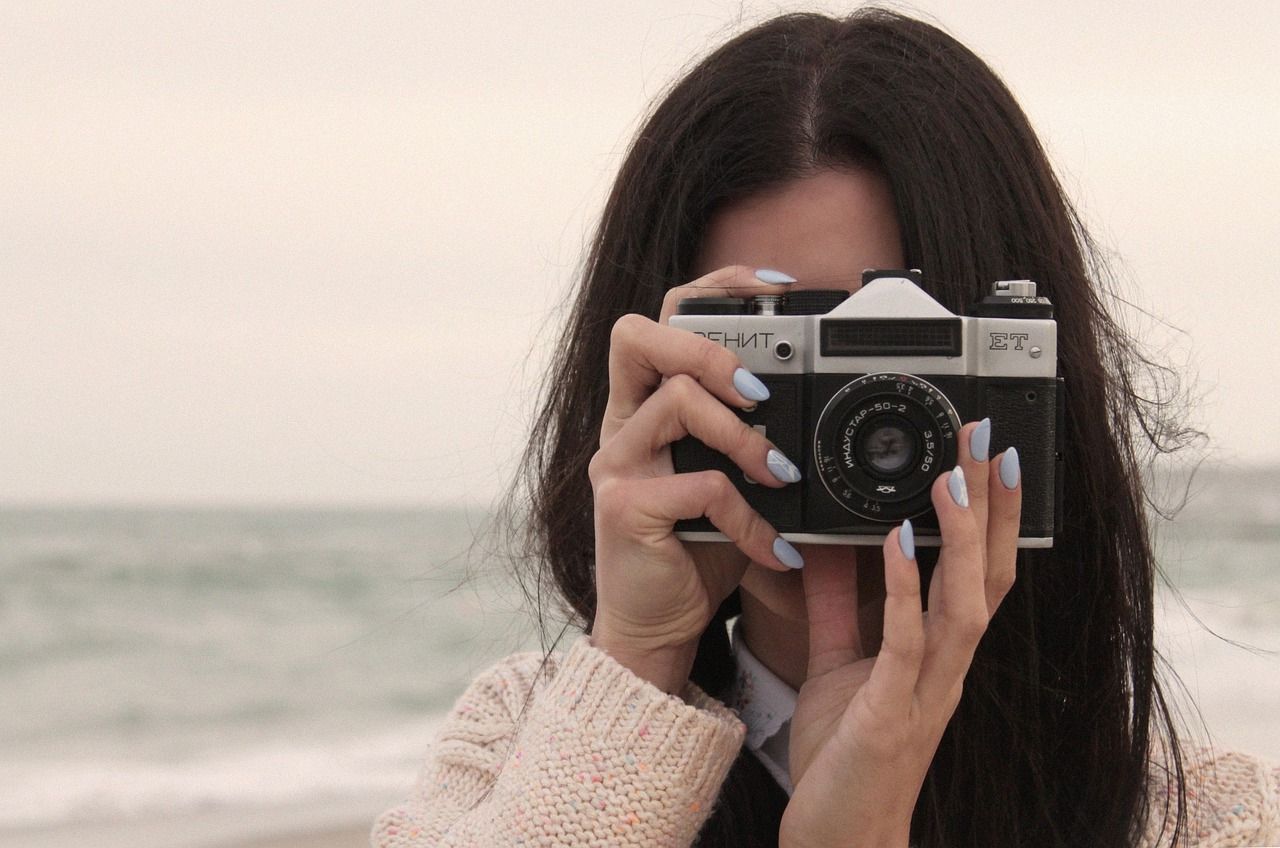 «Фотография — это не работа, а хобби для богатых»: как девушка без денег и связей стала свадебным фотографом с плотной записью девушка фотограф