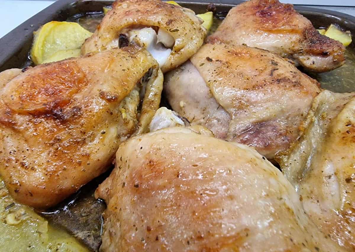 Запечённая курица с мокрой кожей: виновата фольга, которой верят слепо запеченная курица