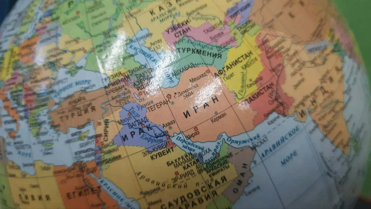 США и Иран официально объявили о заключении исторической сделки Иран на глобусе
