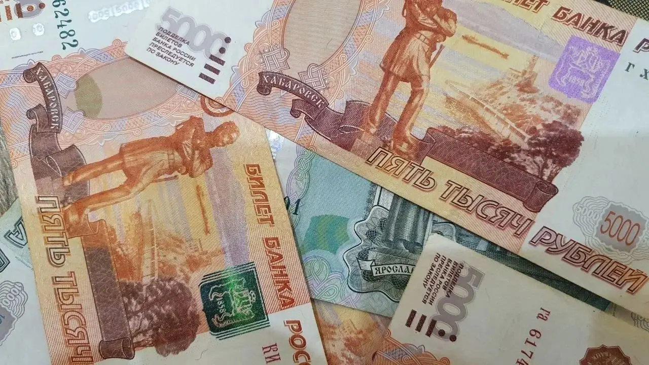 Пострадавшим из-за смерча жителям Кушвы выплатят до 150 тысяч рублей российский рубль