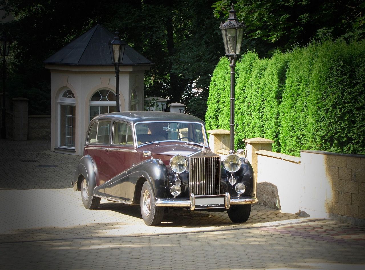 Rolls-Royce Phantom преодолел 800 тысяч километров: как роскошный седан выдержал испытание дорогами раритетный автомобиль