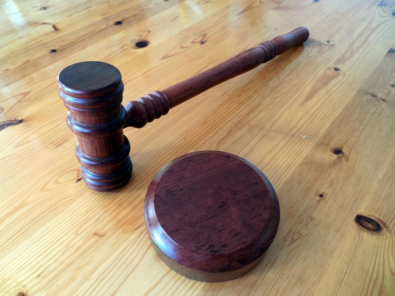В Таиланде россиянин признался в суде в убийстве соотечественника молоток судьи