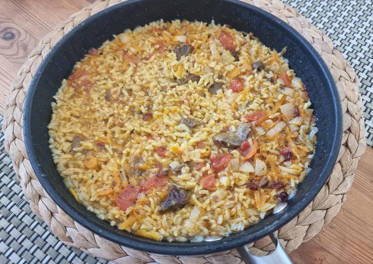 Рассыпчатый плов, как в Узбекистане: почему у вас каша, и как добиться золотого риса плов в сковородке