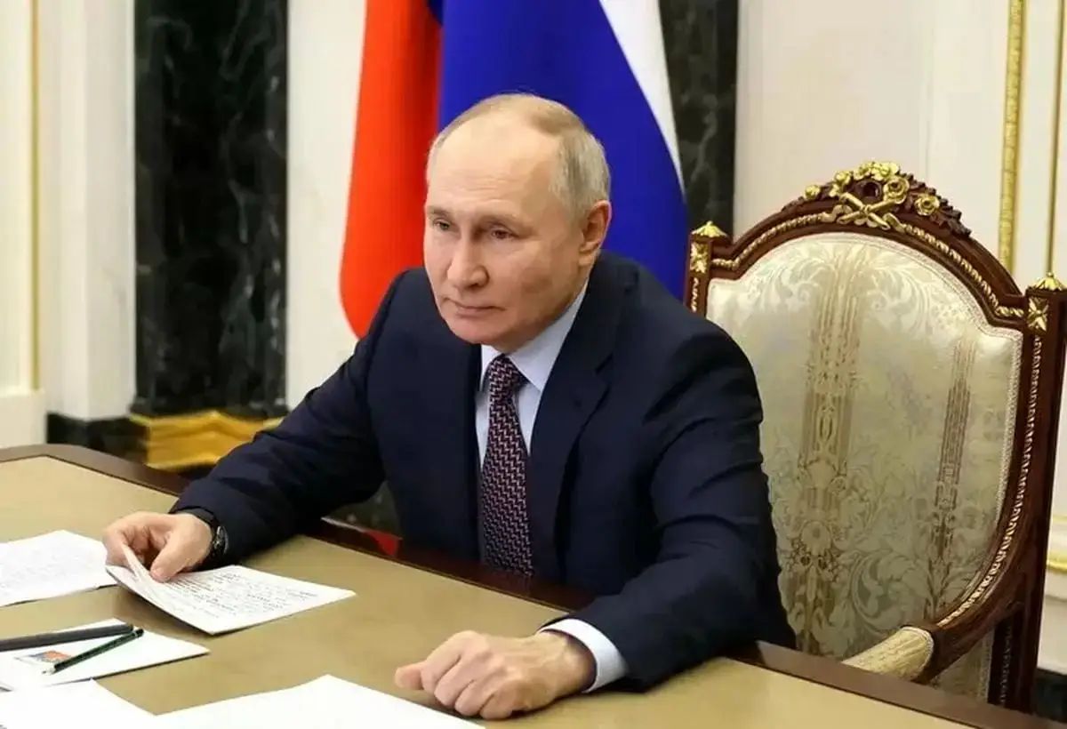 Путин назвал грамотную речь ключевым фактором успеваемости школьников Владимир Путин
