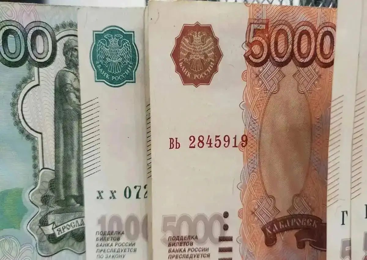 Расходы на поддержку семей с детьми в России за десятилетие увеличились на 3 триллиона рублей российский рубль