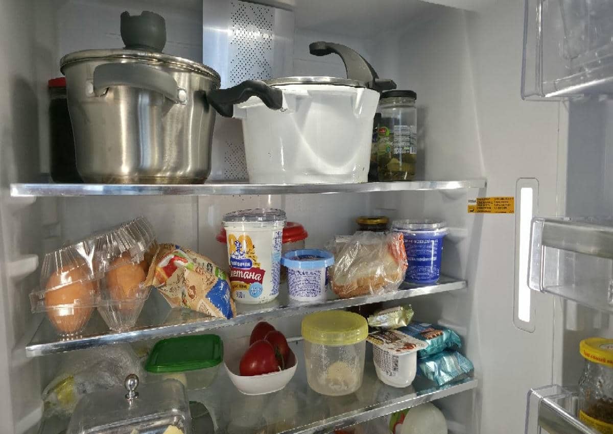Холодильник не пахнет: три продукта из кухни, которые спасут ваш нюх холодильник