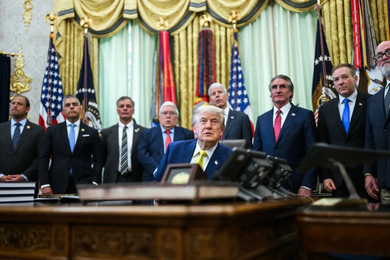 Трамп скупил акции технологических гигантов во время обвала рынка — что известно Дональд Трамп