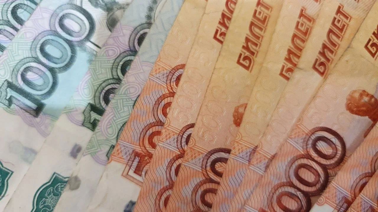 Релокантам с долгами перед законом заблокируют счета: новые правила от Минюста российский рубль