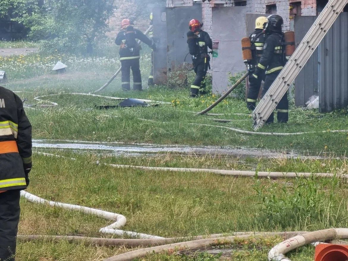 В Калининграде пожар в вилле XIX века: 24 человека эвакуированы, среди них шестеро детей пожарная команда