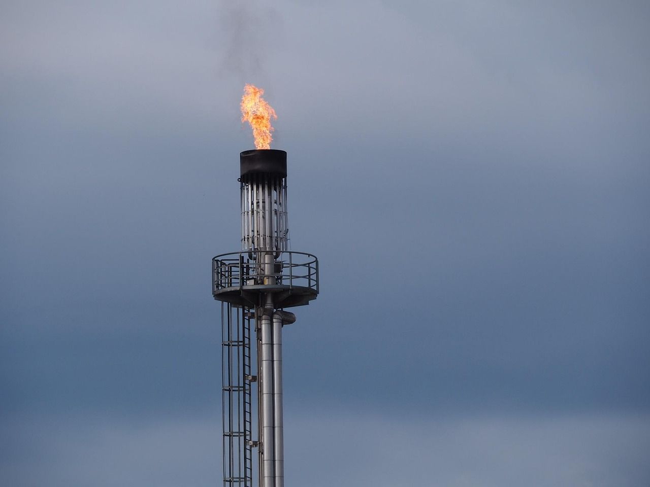 Импорт СПГ в Европу в июле упал до минимума с 2024 года газовая установка