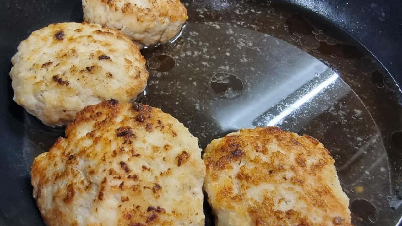 Куриные котлеты: 3 ошибки, превращающие их в резину куриные котлеты
