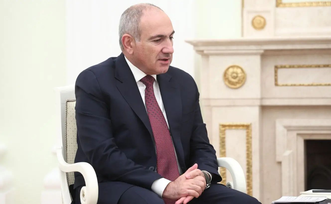 Пашинян уходит, чтобы остаться: премьер Армении подал в отставку Никол Пашинян