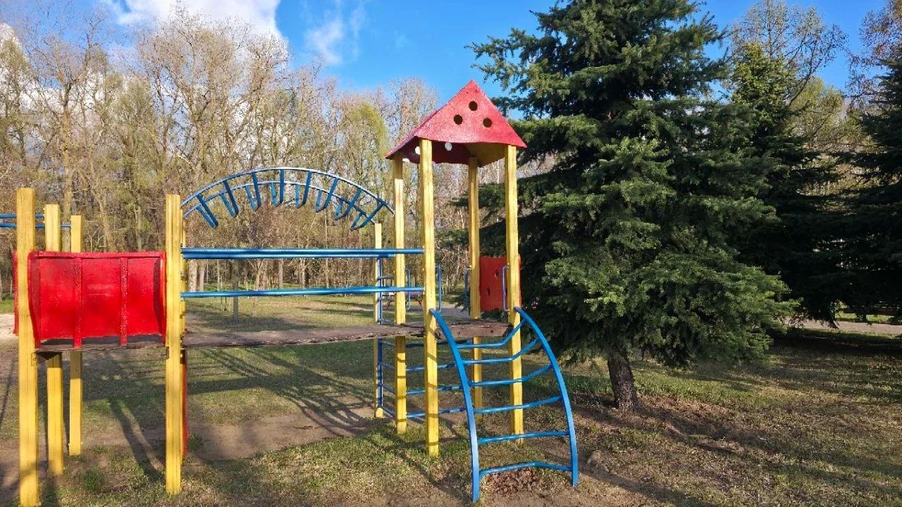 Курьеры на электровелосипедах: детские площадки предложили оснастить камерами детская площадка