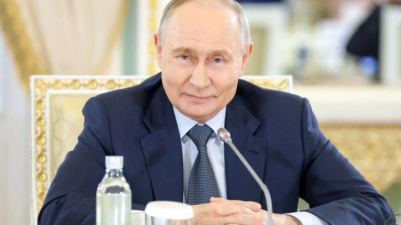 Путин поздравил россиян с Днем физкультурника и пообещал новые спортобъекты Владимир Путин