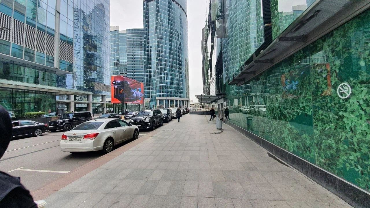 ФАС запретила наружную рекламу «Фонбет ТВ» из-за образа тренера улица Москвы