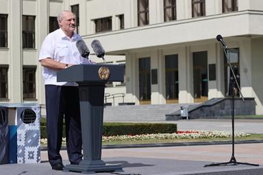 Лукашенко наградил более 300 силовиков медалью «За безупречную службу»