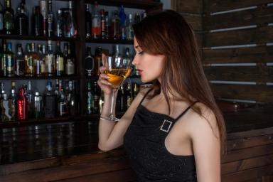 Россияне стали меньше тратить на алкоголь
