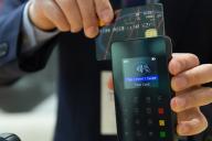 ЦБ и Visa предупредили об утечке данных 55 тыс. банковских карт