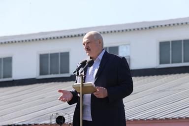 Лукашенко назвал условия передачи полномочий президента