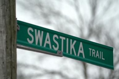  Власти города Свастика решили не менять название