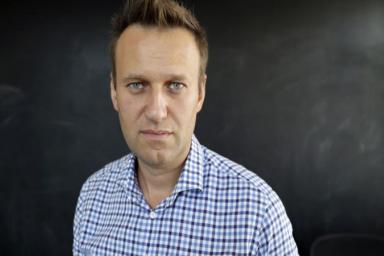 Путин поручил отпустить Навального в Германию