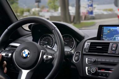 Разработчики BMW рассказали о главных принципах контроля ИИ