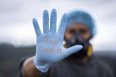 Париж объявлен зоной предельной опасности из-за коронавируса