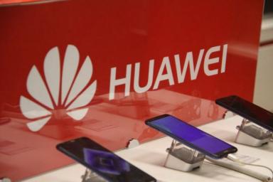 США разрешает компаниям поставлять чипы для Huawei
