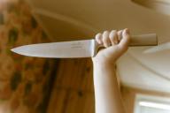 Охранника магазина в США 27 раз ударили ножом за требование надеть маску