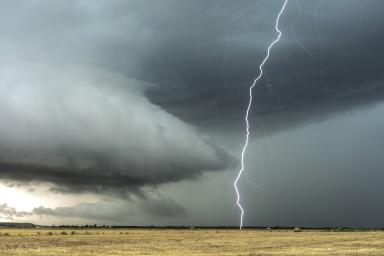 Физики из Австралии нашли способ контролировать заряд молнии