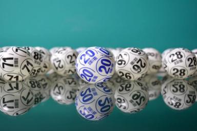 Россиянка сорвала джекпот в лотерее: ей привезли 5 тонн асфальта