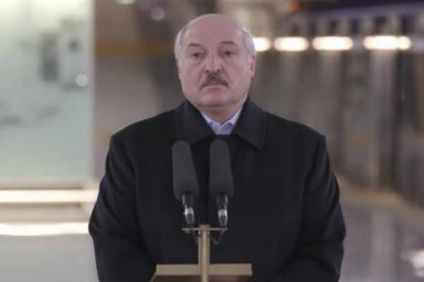 Лукашенко заявил, что выборы в США - издевательство над демократией