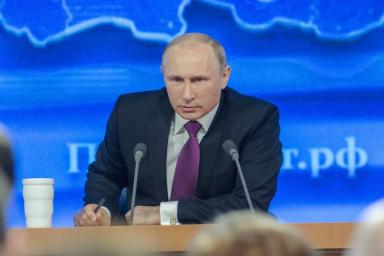 Путин заявил, что Россия будет модернизировать свою ядерную триаду