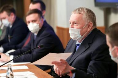 Жириновский пообещал прислать новогодние подарки тем, кто остался без них