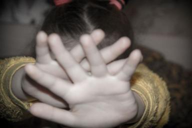 Жительница Омска убила 2-летнюю дочь из-за хлебных крошек