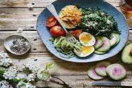6 рецептов салатов на новогодний стол 2021: удивите гостей