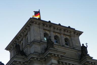 Власти Германии анонсировали введение жесткого карантина