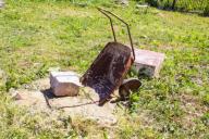 Мужчина прополол огород и нашел клад с золотом