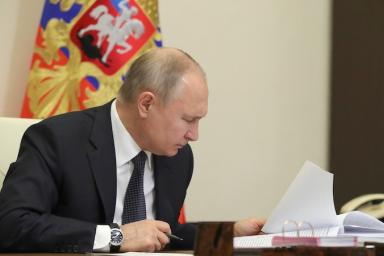 Путин заявил о важности помогать желающим сделать аборт россиянкам