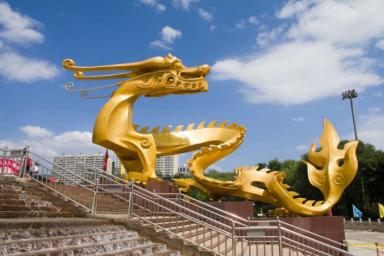 Статуя китайского дракона