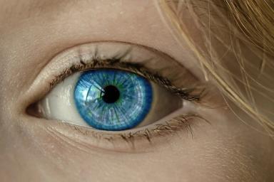 Врачи рассказали, какие симптомы коронавируса проявляются через глаза