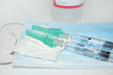 Китай разрешил поставки вакцины от коронавируса