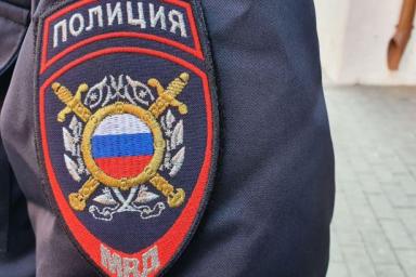 Избившие полицейских их же дубинками россияне получили условный срок