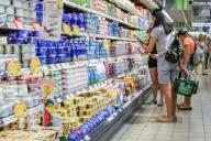 Россияне покупают продукты в счет долга и кредита