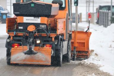 Московские власти попросили автомобилистов не мешать уборке снега