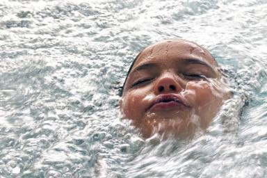 В бассейне 11-летнюю россиянку чуть не засосало в водный фильтр