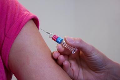 Литовские врачи заразились коронавирусом после прививки вакциной Pfizer