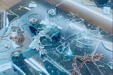 На Сахалине переодетые в единорогов дети напали на ювелирный магазин