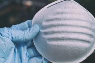 Во Франции создали маску, убивающую коронавирус